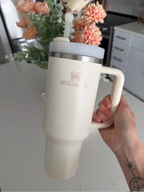 Stanley Classic Cream Travel Mug with Handle and Straw 40 Oz
